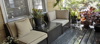 Tropical! Urban walk to Q39 BBQ 39 St Shops KUMC