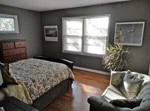 2 habitaciones, escritorio, tabla de planchar con plancha y wifi gratis 