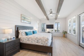 5 bedrooms, desk, iron/ironing board, travel cot