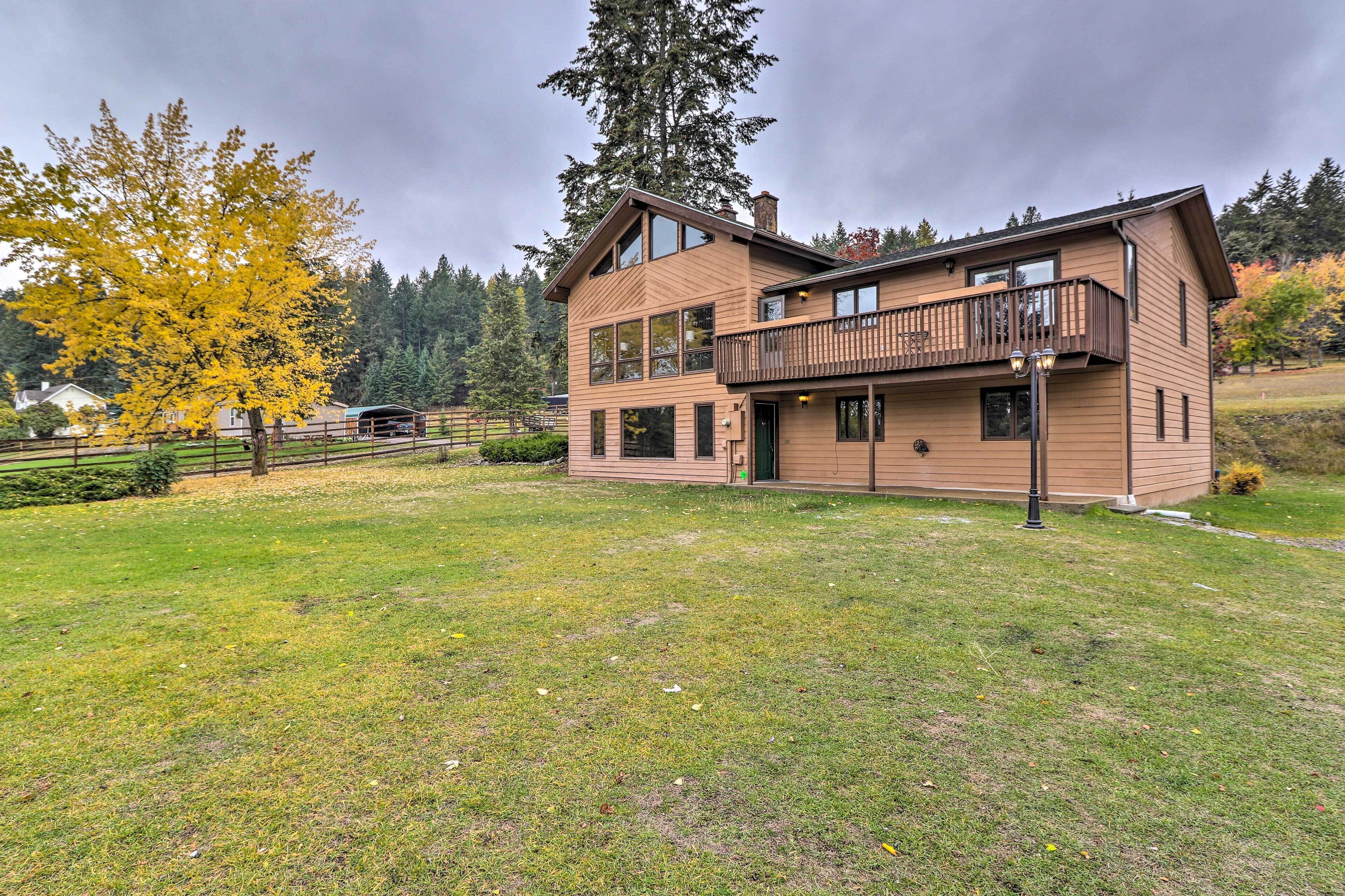 Serene Lakeside Hideaway w/ Deck in Downtown!