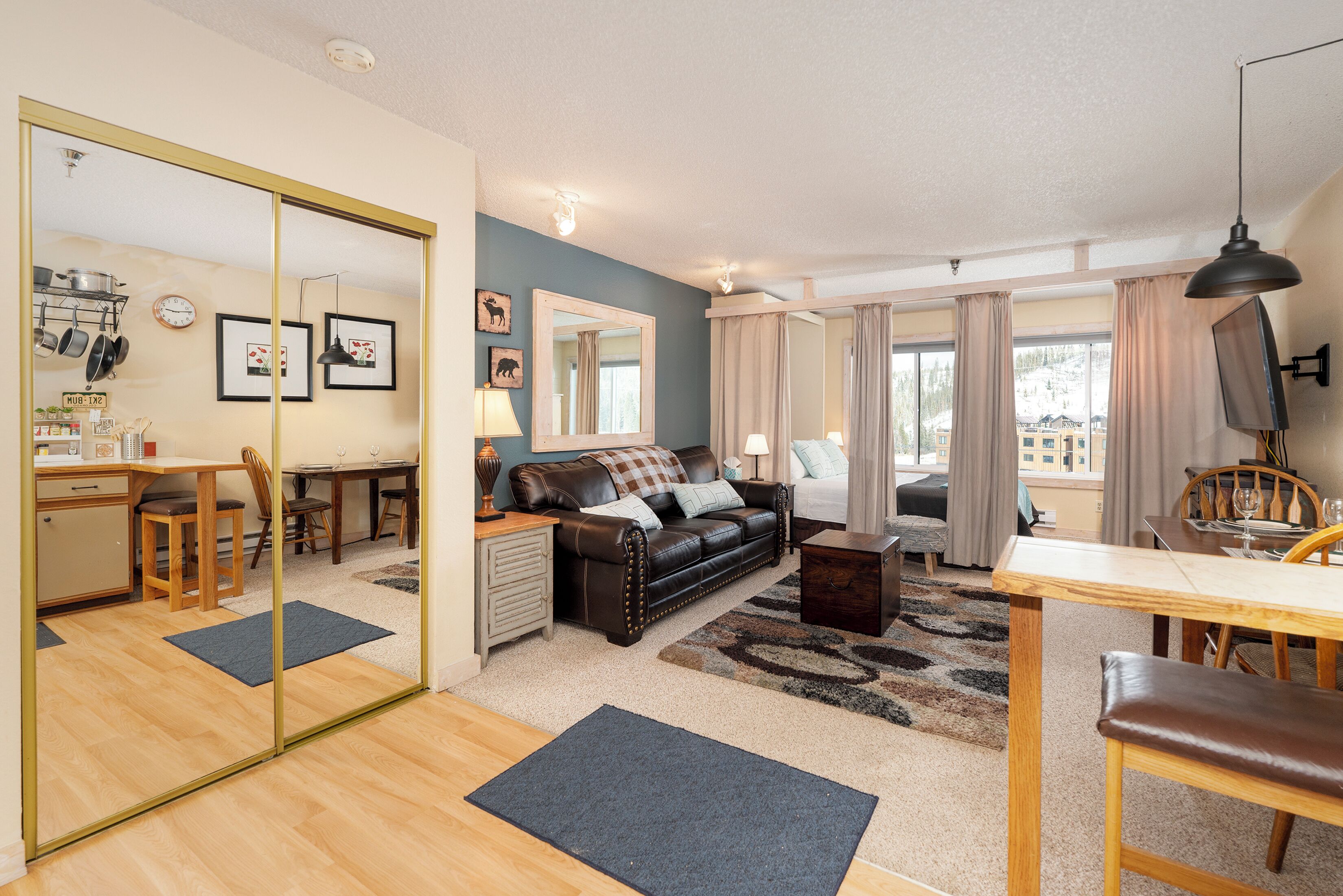 Télévision, cheminée