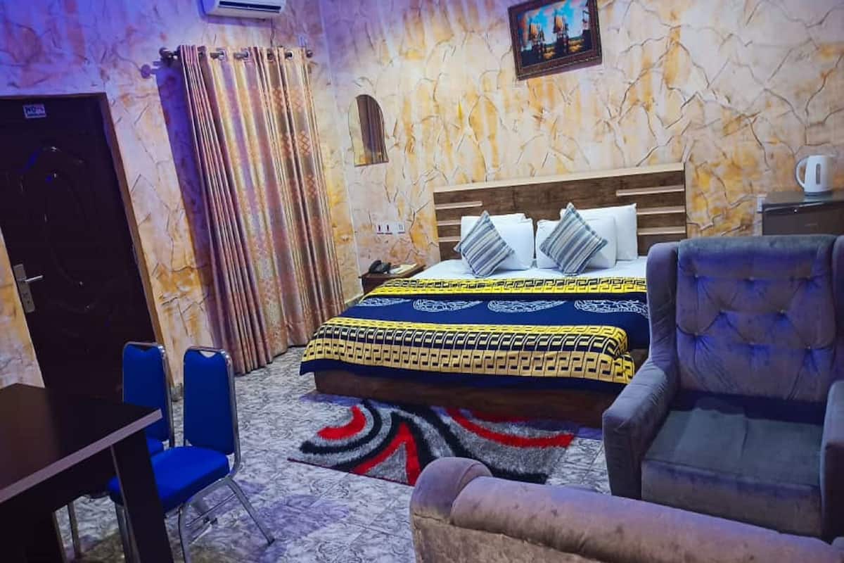 Habitación ejecutiva | 1 habitación, ropa de cama de alta calidad y decoración personalizada