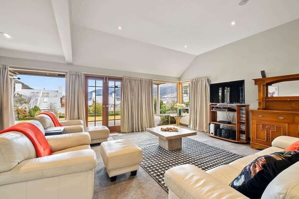 Télévision, cheminée