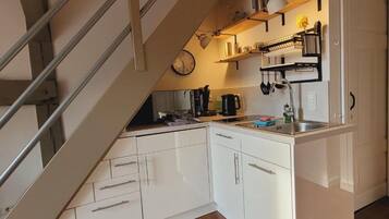 Fridge, microwave, stovetop, coffee/tea maker