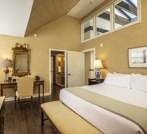 Executive Suite, 1 King Bed (Scenic View) | Individually decorated, individually furnished, desk, blackout drapes - Baywood Conference Center (Coraopolis)