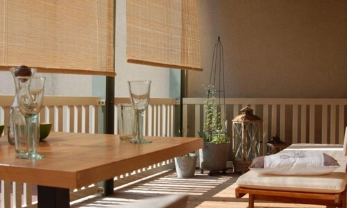 LoggiaHaus am Schloss, apartment Pünktchen, 1st floor, loggia Partly furnished. Castle view