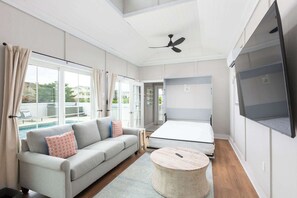 4 bedrooms, desk, iron/ironing board, WiFi