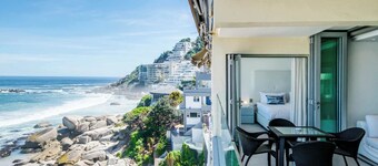 Clifton Apartment on the Waters Edge (Ocean Breeze)