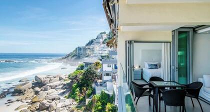 Clifton Apartment on the Waters Edge (Ocean Breeze)