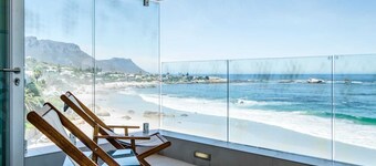 Clifton Apartment on the Waters Edge (Ocean Breeze)