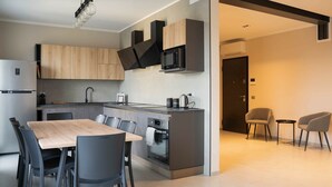 雪櫃、微波爐、爐具、廚房用具/餐具/器皿