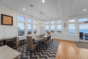 Dining - Soundfront Dog Friendly w/ Private Pool, Hot Tub, Elevator, Cmty Boat Slips (Salvo)