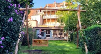 LoggiaHaus am Schloss, Gartenhaus Michel, Terrasse, Garten und große Schaukel