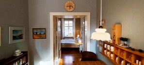 1 dormitori, un bressol de viatge, wifi gratuïta i roba de llit 