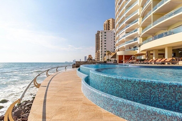 舒適公寓客房 | 露台/庭院