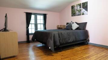 2 bedrooms, WiFi, bed sheets