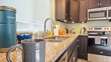 Coffee/tea maker, fridge, microwave, oven