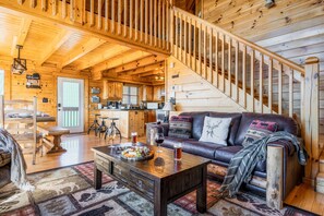 Smart TV, chimenea, videojuegos y futbolito 