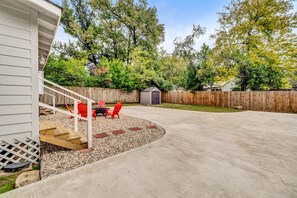 Outdoor dining - Welcome Home! (Tyler)
