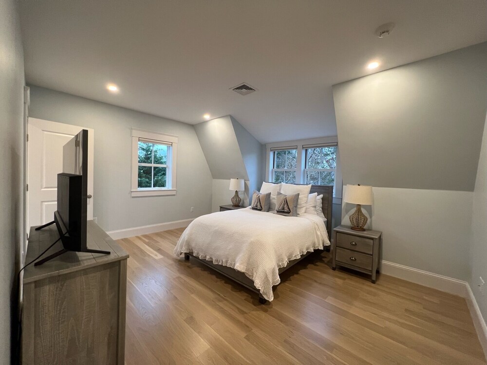 NEW Edgartown Luxury Home with Pool / Walk to Downtown Village