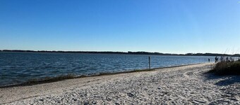Pet friendly 5 mins to beach & Parris Island
