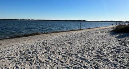Pet friendly 5 mins to beach & Parris Island