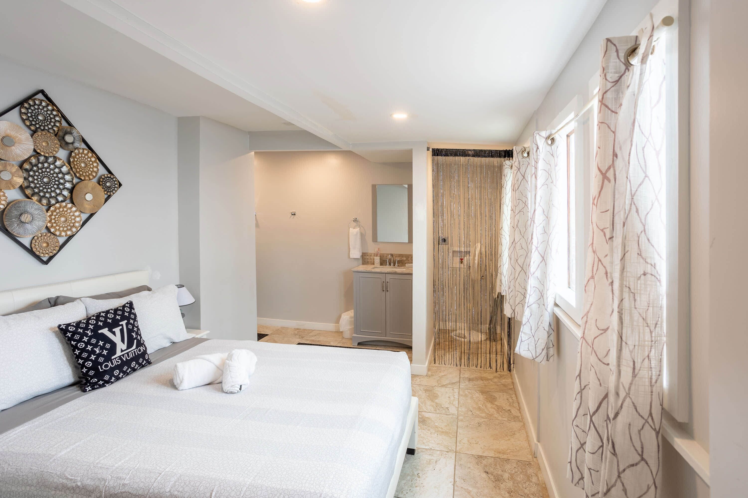 2 多间卧室、熨斗/熨衣板、WiFi、床单