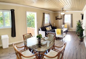 Smart TV - Cheerful Bahamian Pad. Walk to Beaches, Bars, Restaurants, Grocery-Liquor stores (hatchet bay)