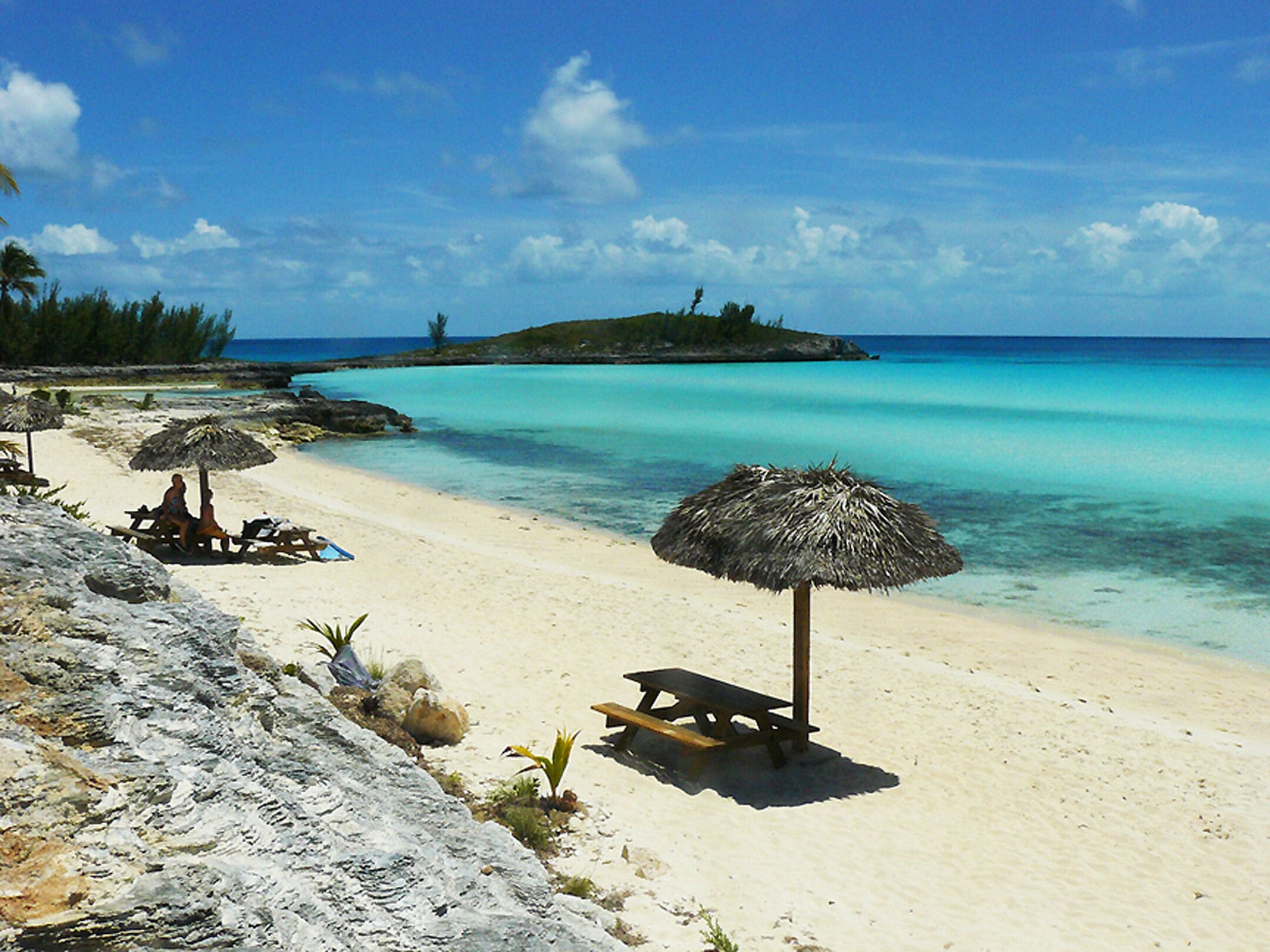 Beach nearby, sun loungers, beach towels