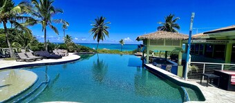 Cheerful Bahamian Pad. Walk to Beaches, Bars, Restaurants, Grocery-Liquor stores