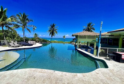 Cheerful Bahamian Pad. Walk to Beaches, Bars, Restaurants, Grocery-Liquor stores
