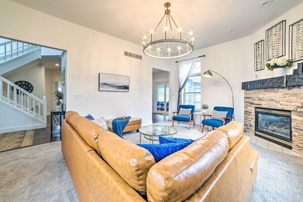 Fernseher, Kamin, Stereoanlage