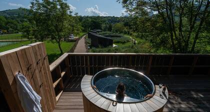 AQUÍ: comfortable 2-person tiny house with view at the foot of the Pyrenees