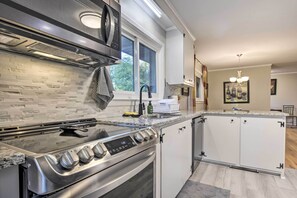 Fridge, microwave, stovetop, dishwasher