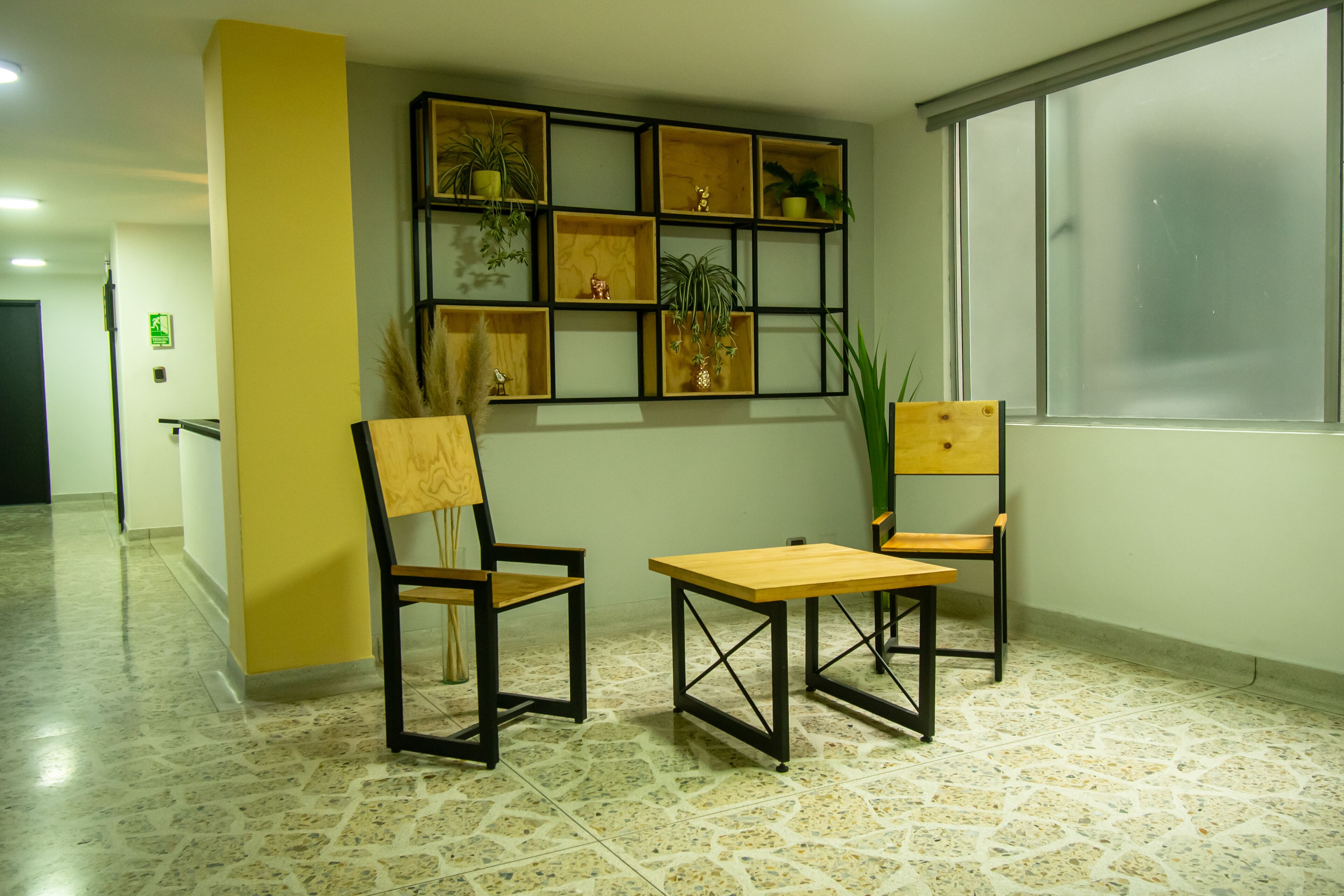 Phòng đôi Tiêu chuẩn | Khu phòng khách | Smart TV 41-inch có truyền hình cáp 