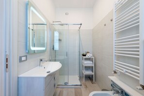 Deluxe Double Room | Bilik Mandi | Pancuran mandi, hulu semburan mandi hujan 