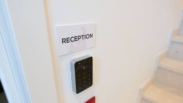 ฝ่ายต้อนรับ