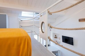 Luxe beddengoed, donsdekens, een kluis op de kamer