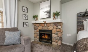 Smart TV, fireplace
