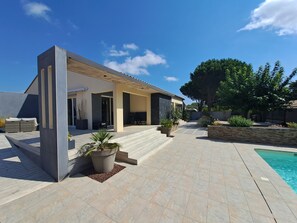 Outdoor pool, a heated pool - Beautiful villa with pool and mountain view in Argeles/mer (Argelès-sur-Mer)