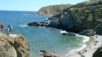 Plage à proximité, chaises longues