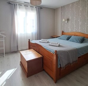 4 sovrum, skrivbord, ljudisolering och strykjärn/strykbräda