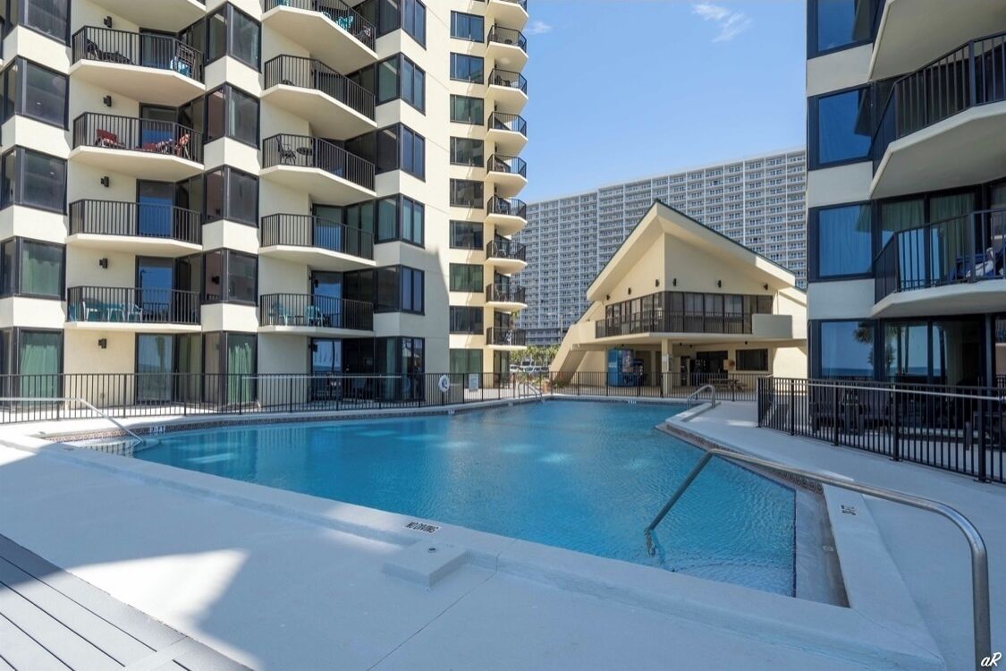 室外游泳池，恒温泳池