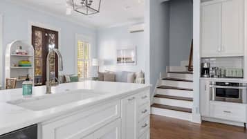 KĂŒhlschrank, Mikrowelle, Ofen, Herdplatte