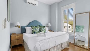 2 bedrooms, desk, iron/ironing board, travel crib