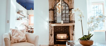 Sleeps 8, 7 Queen Beds, Centrally Located, Near Downtown KC & County Club Plaza