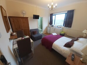 1 bedroom, iron/ironing board, free WiFi, bed sheets - Sergeants Accommodation - Room 1 (Nelson)