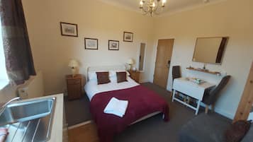 1 chambre, fer et planche à repasser, Wi-Fi gratuit, draps fournis