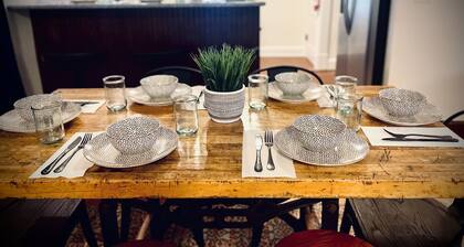 Helen's House-3 bed, 2 bath bungalow 3 blocks from Main Street!!!