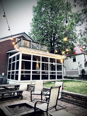 Terrace/patio - Helen's House-3 bed, 2 bath bungalow 3 blocks from Main Street!!! (Hermann)